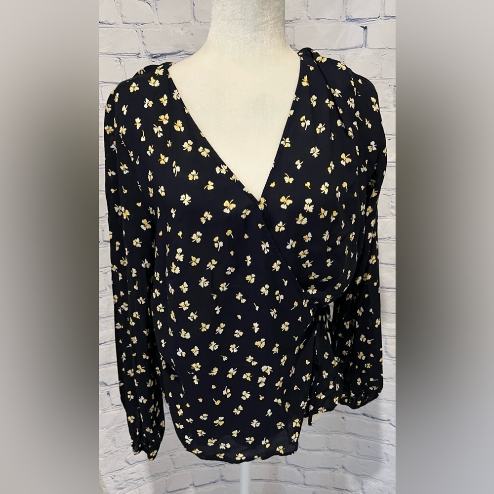 NWT H&M Wrapover Blouse Dark blue/floral size 14 - Picture 1 of 5